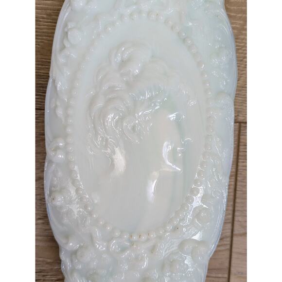 Fostoria 50s-60s White Milk Glass Jenny Lind Cameo Large Glove Dresser Box, Lid - Picture 2 of 12